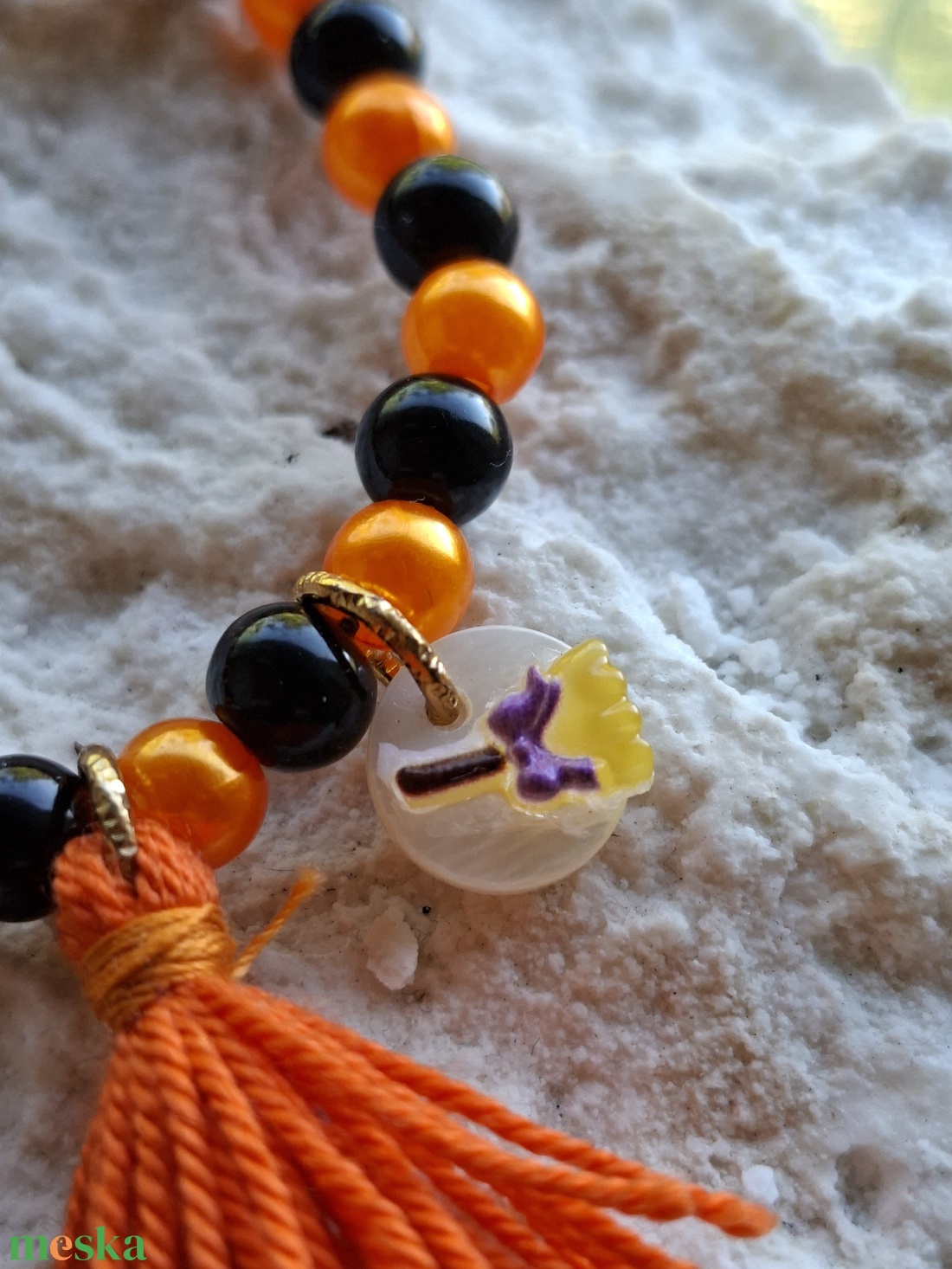 TökJó Halloween � Tekla gyermek karkötő, seprű charm, váltóban - ékszer - karkötő - gyöngyös karkötő - Meska.hu
