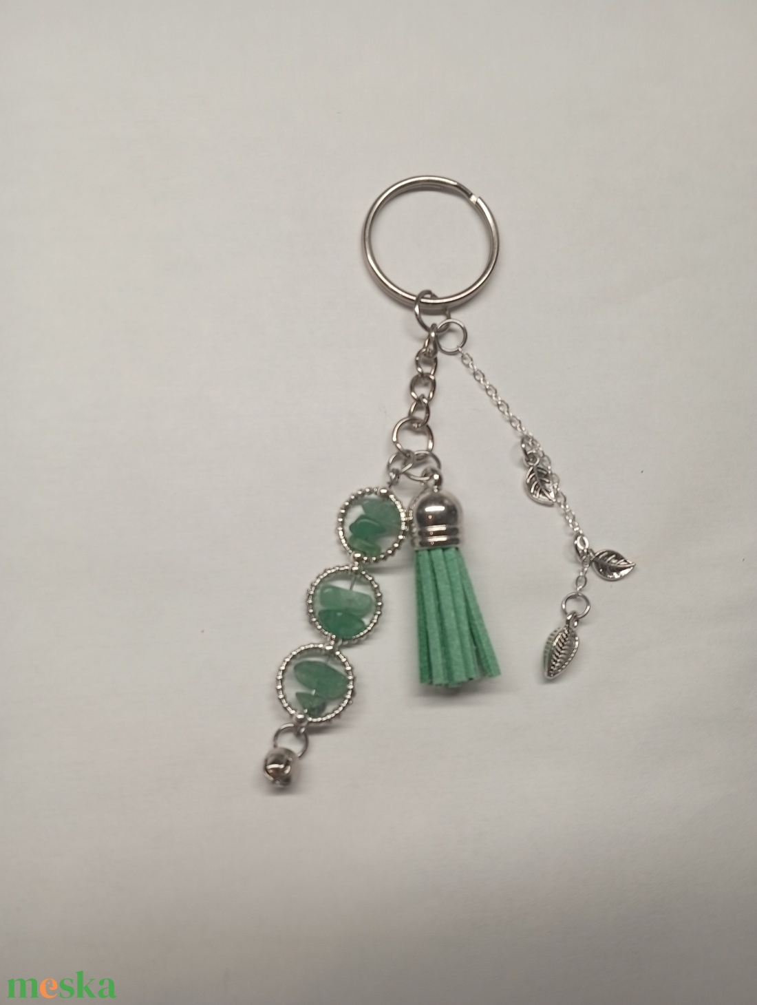 Ásványos kulcstartó medállal és bojttal  - táska & tok - kulcstartó & táskadísz - kulcstartó - Meska.hu