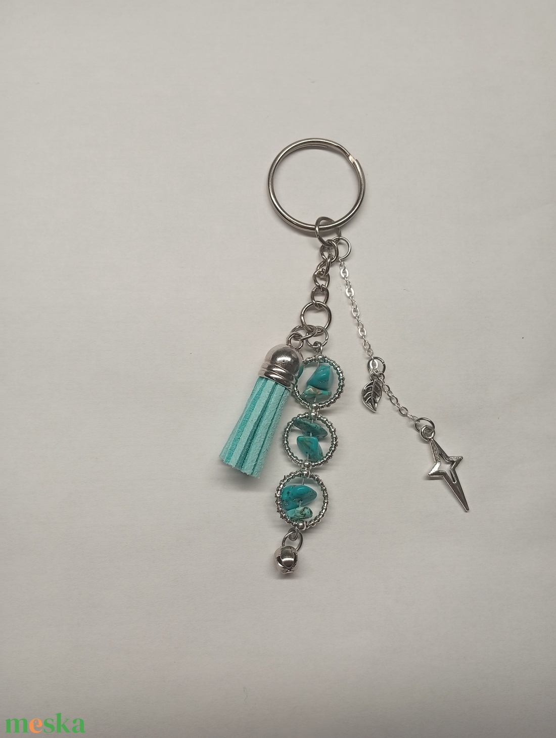 Ásványos kulcstartó medállal és bojttal  - táska & tok - kulcstartó & táskadísz - kulcstartó - Meska.hu