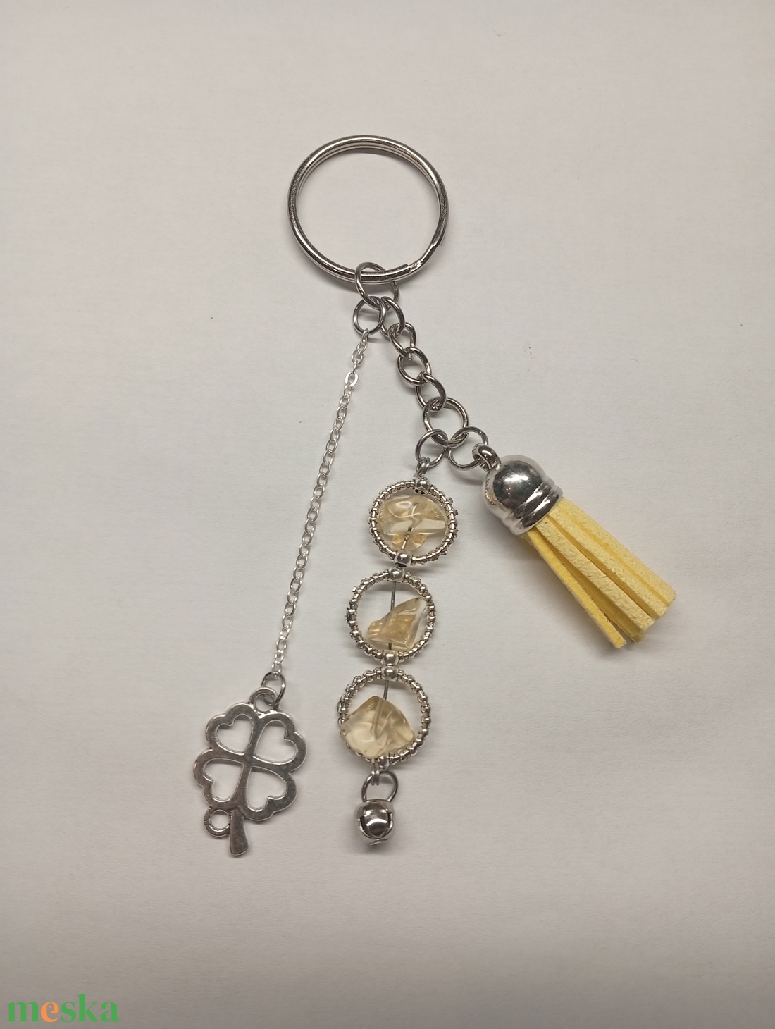 Ásványos kulcstartó medállal és bojttal  - táska & tok - kulcstartó & táskadísz - kulcstartó - Meska.hu