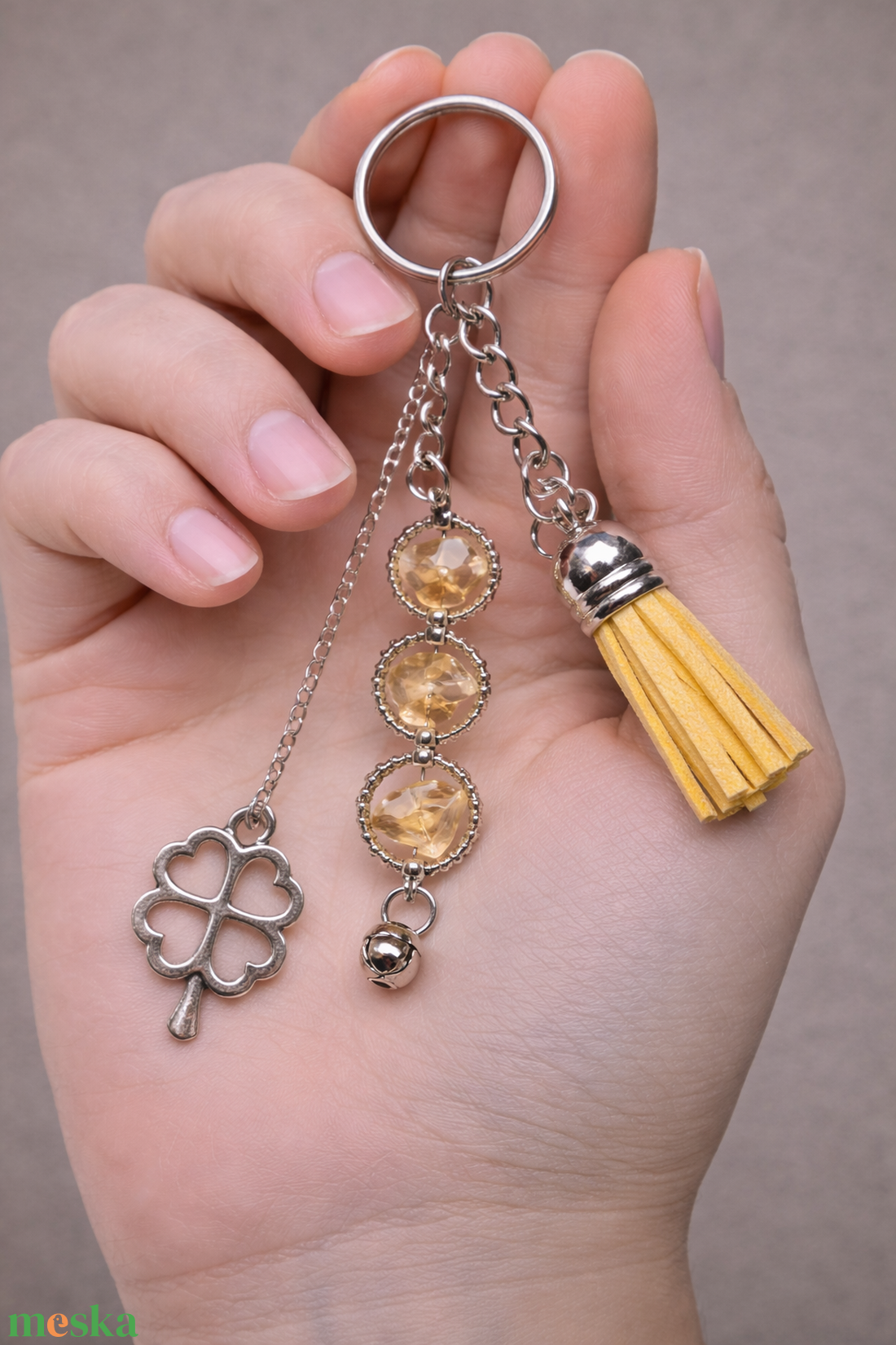 Ásványos kulcstartó medállal és bojttal  - táska & tok - kulcstartó & táskadísz - kulcstartó - Meska.hu