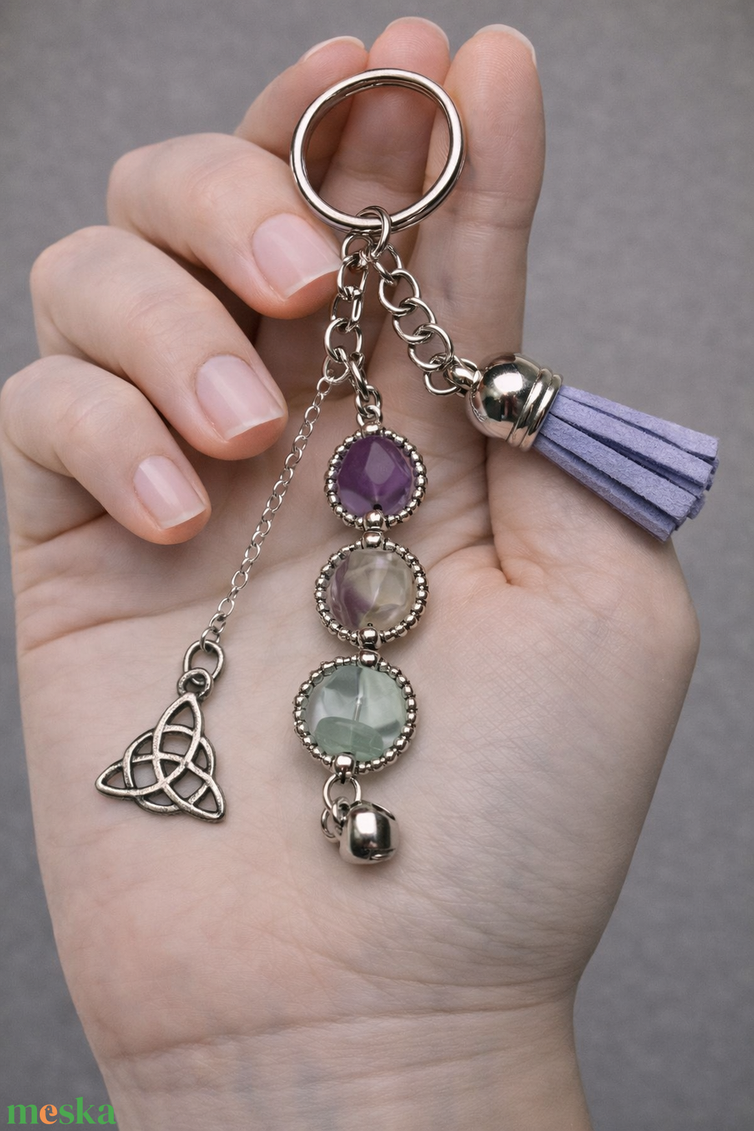 Ásványos kulcstartó medállal és bojttal  - táska & tok - kulcstartó & táskadísz - kulcstartó - Meska.hu