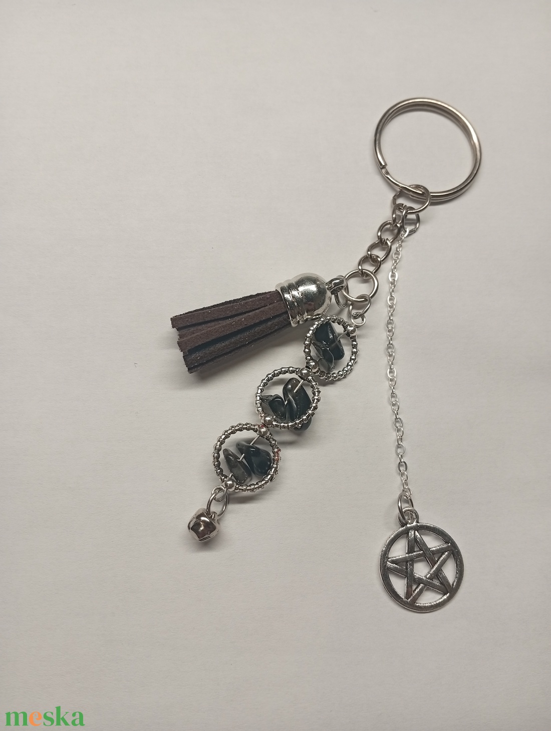 Ásványos kulcstartó medállal és bojttal  - táska & tok - kulcstartó & táskadísz - kulcstartó - Meska.hu