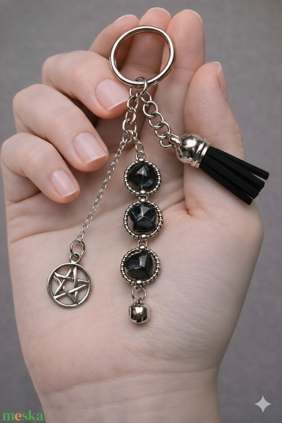 Ásványos kulcstartó medállal és bojttal  - táska & tok - kulcstartó & táskadísz - kulcstartó - Meska.hu