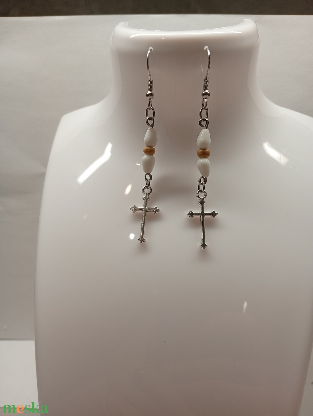 Keresztes fülbevaló gyöngyökkel  - ékszer - fülbevaló - lógó fülbevaló - Meska.hu