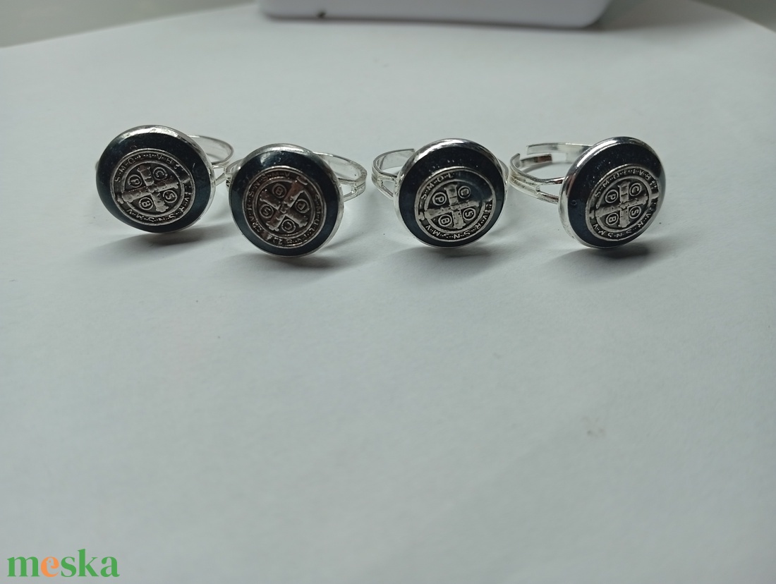 Szent Benedek gyűrű  - ékszer - gyűrű - üveglencsés gyűrű - Meska.hu