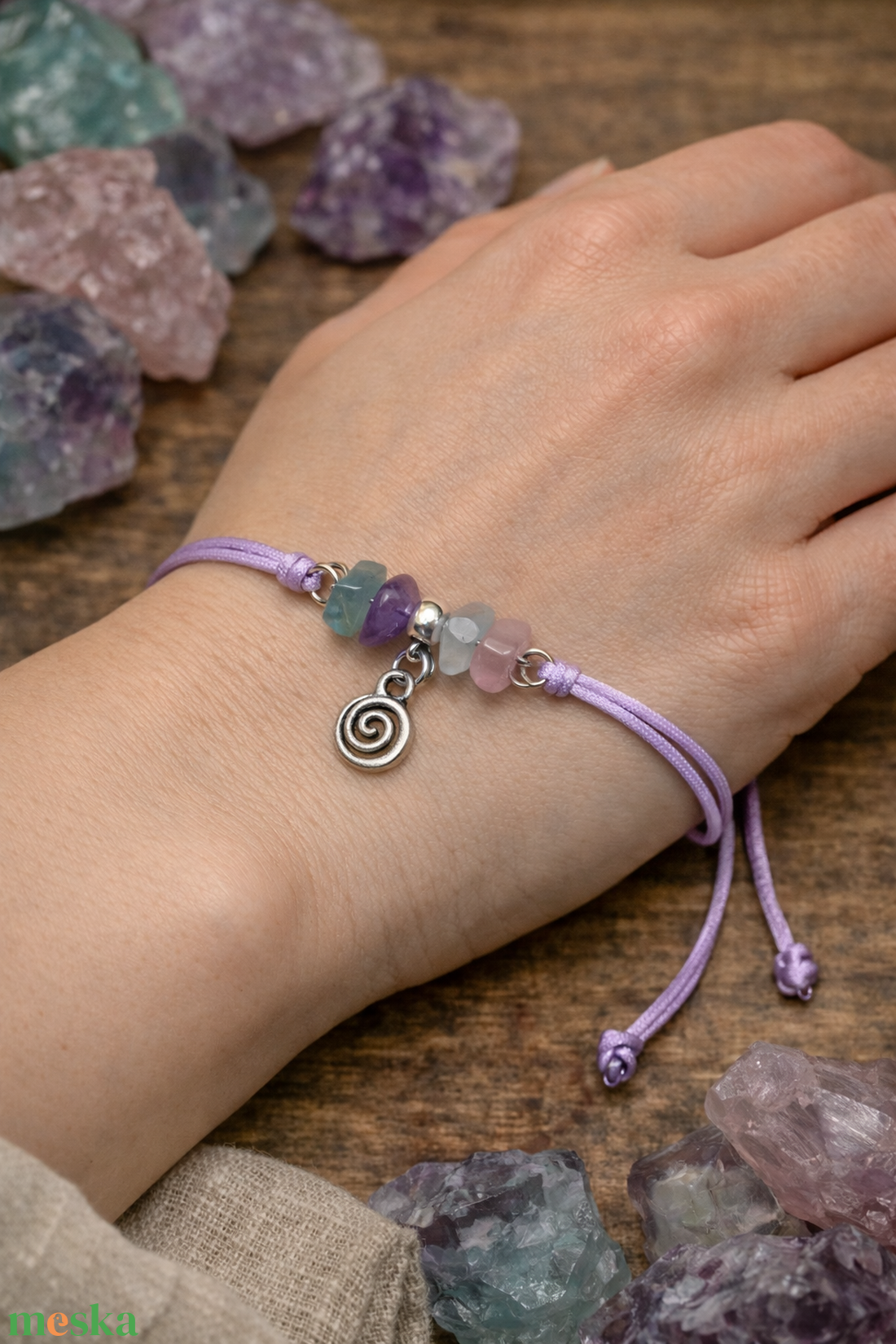 Ásványos karkötő medállal  - ékszer - karkötő - ásványkarkötő - Meska.hu