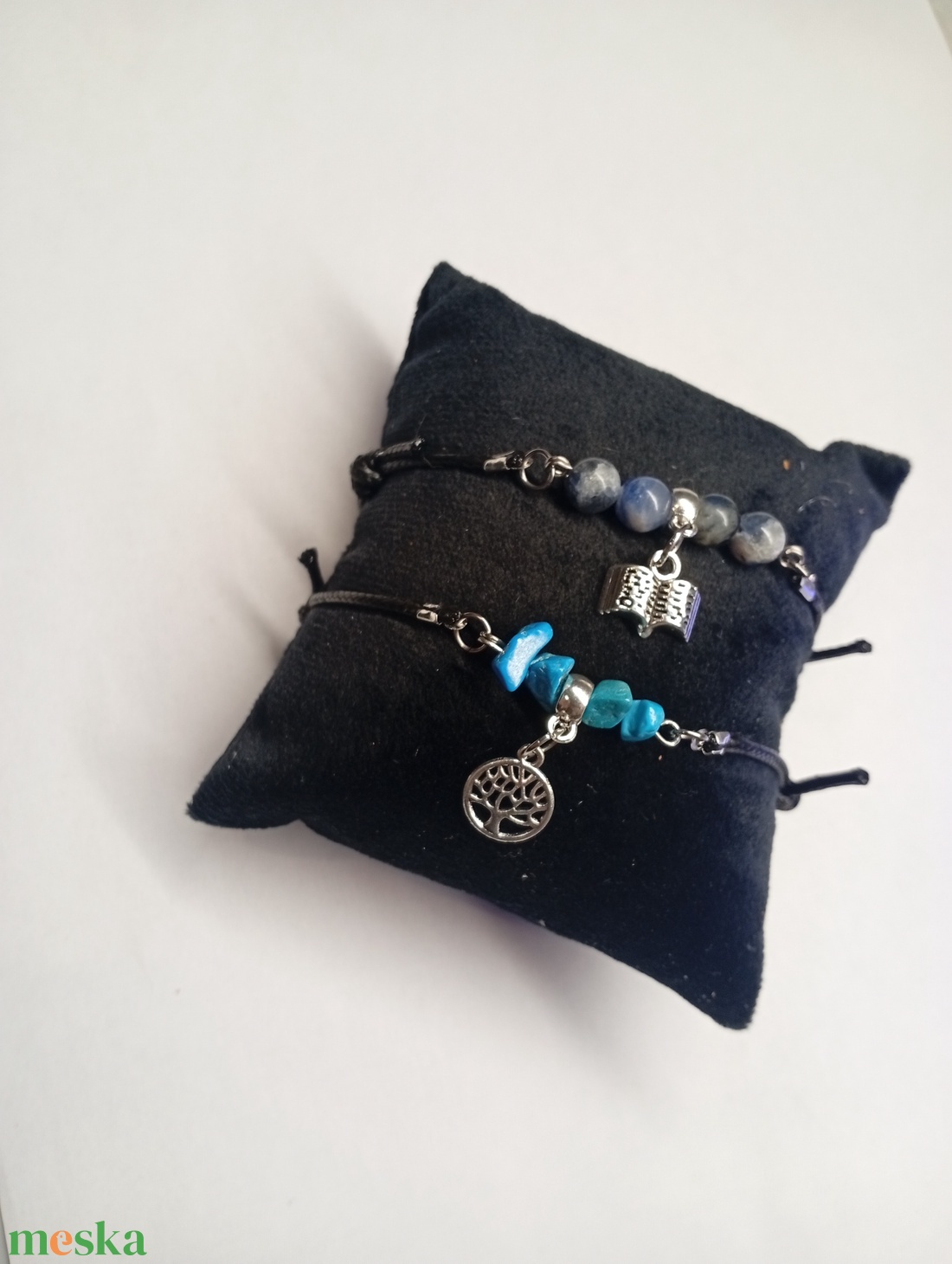 Ásványos karkötő medállal  - ékszer - karkötő - ásványkarkötő - Meska.hu