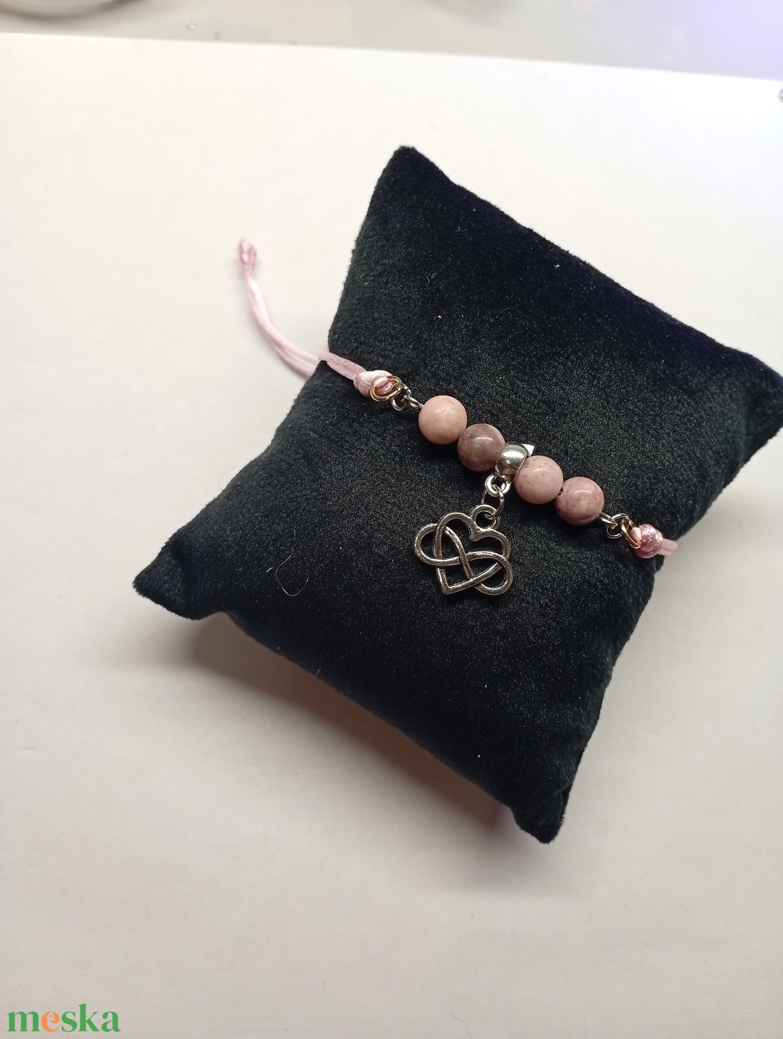 Ásványos karkötő medállal  - ékszer - karkötő - ásványkarkötő - Meska.hu