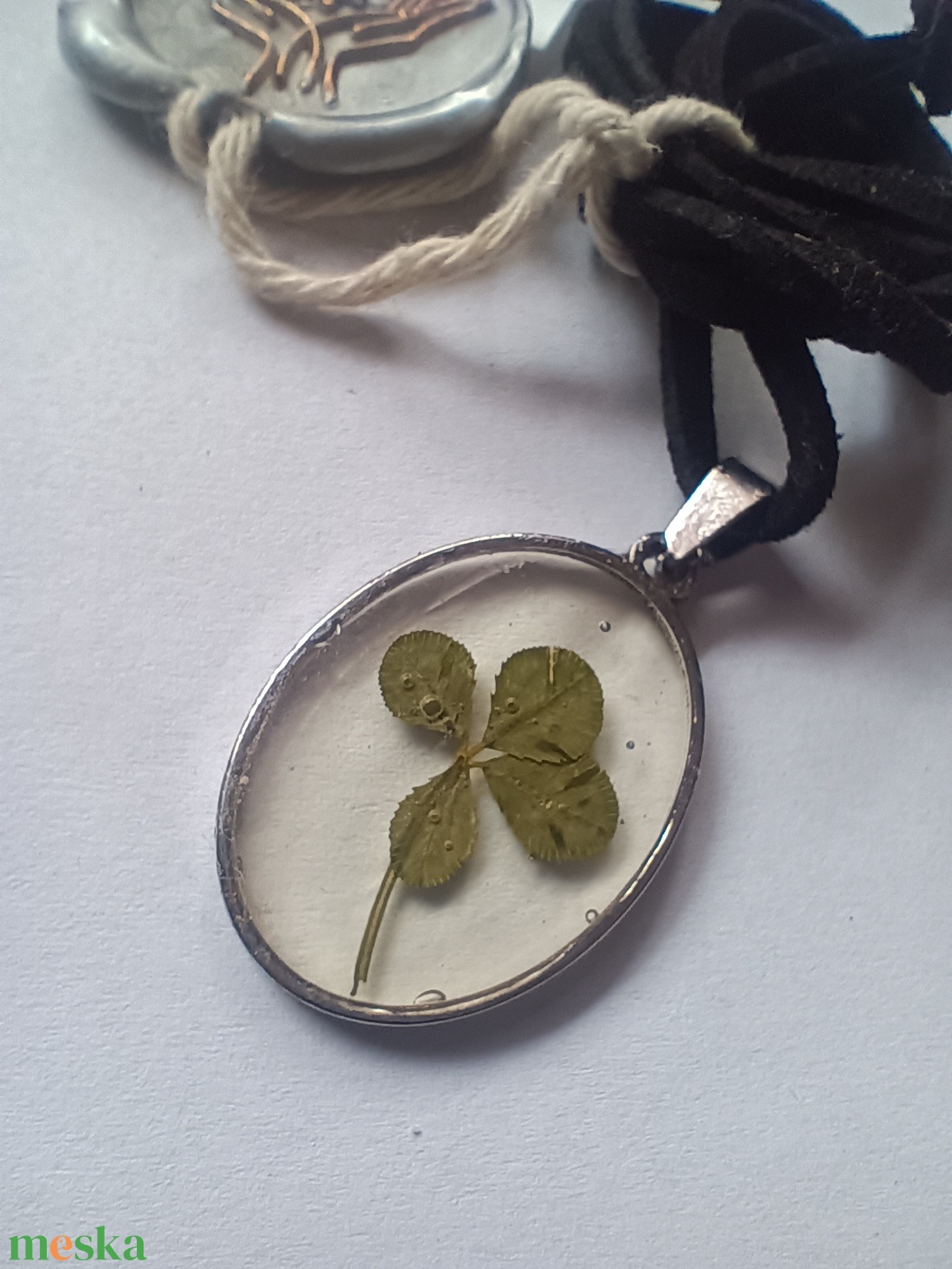 Szerencsehozó amulett négylevelű lóherével  - ékszer - nyaklánc - medál - Meska.hu