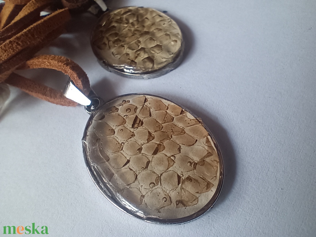 Transzformáció amulett siklóbőrrel - ékszer - nyaklánc - medál - Meska.hu