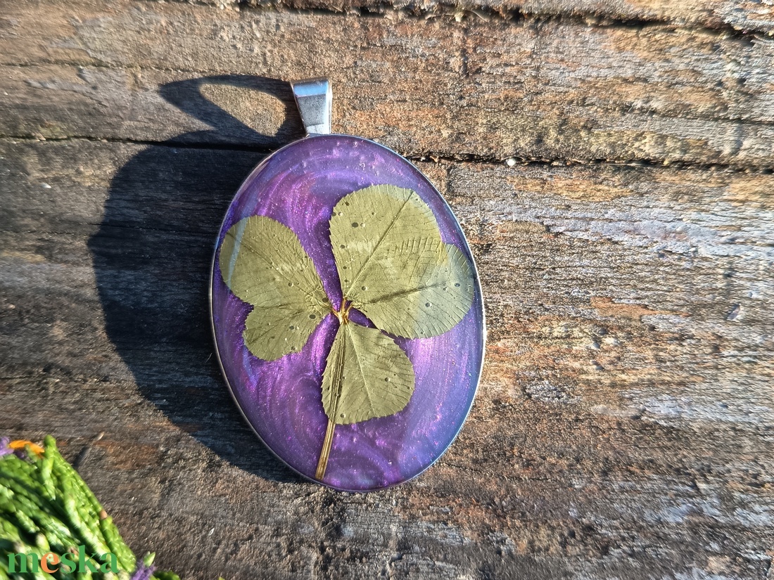 Szerencsehozó amulett ötlevelű lóherével  - ékszer - nyaklánc - medál - Meska.hu