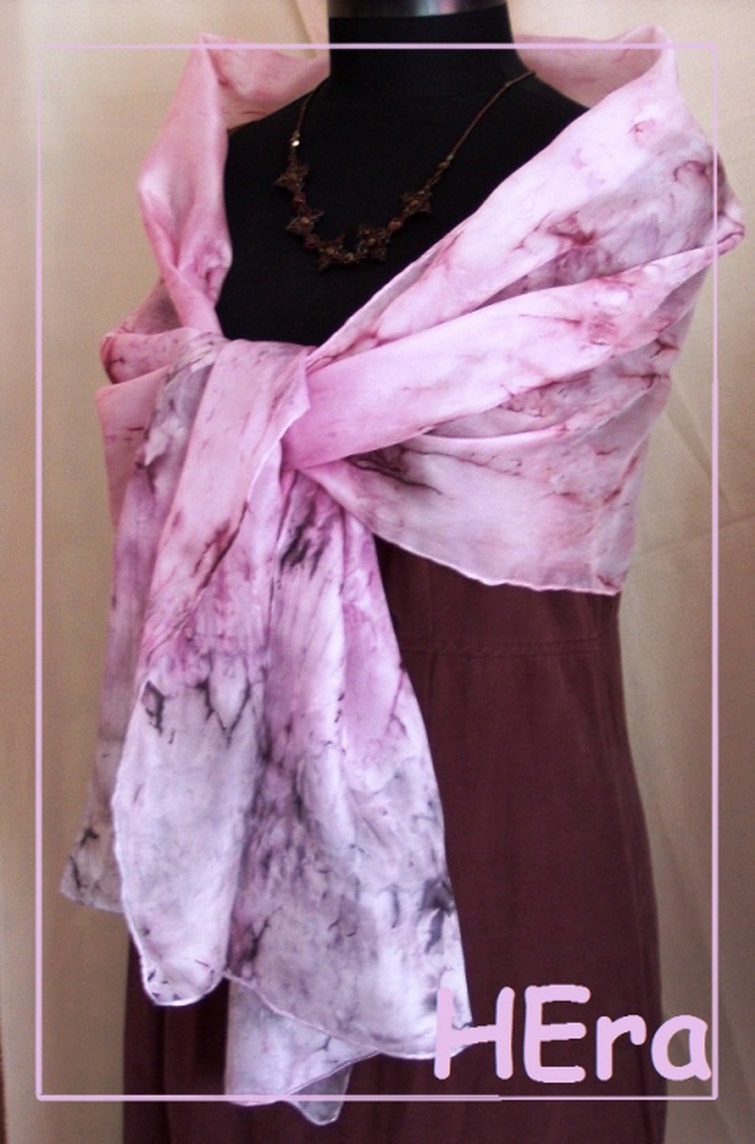 Pasztell grafittal hernyóselyem stóla -  - Meska.hu