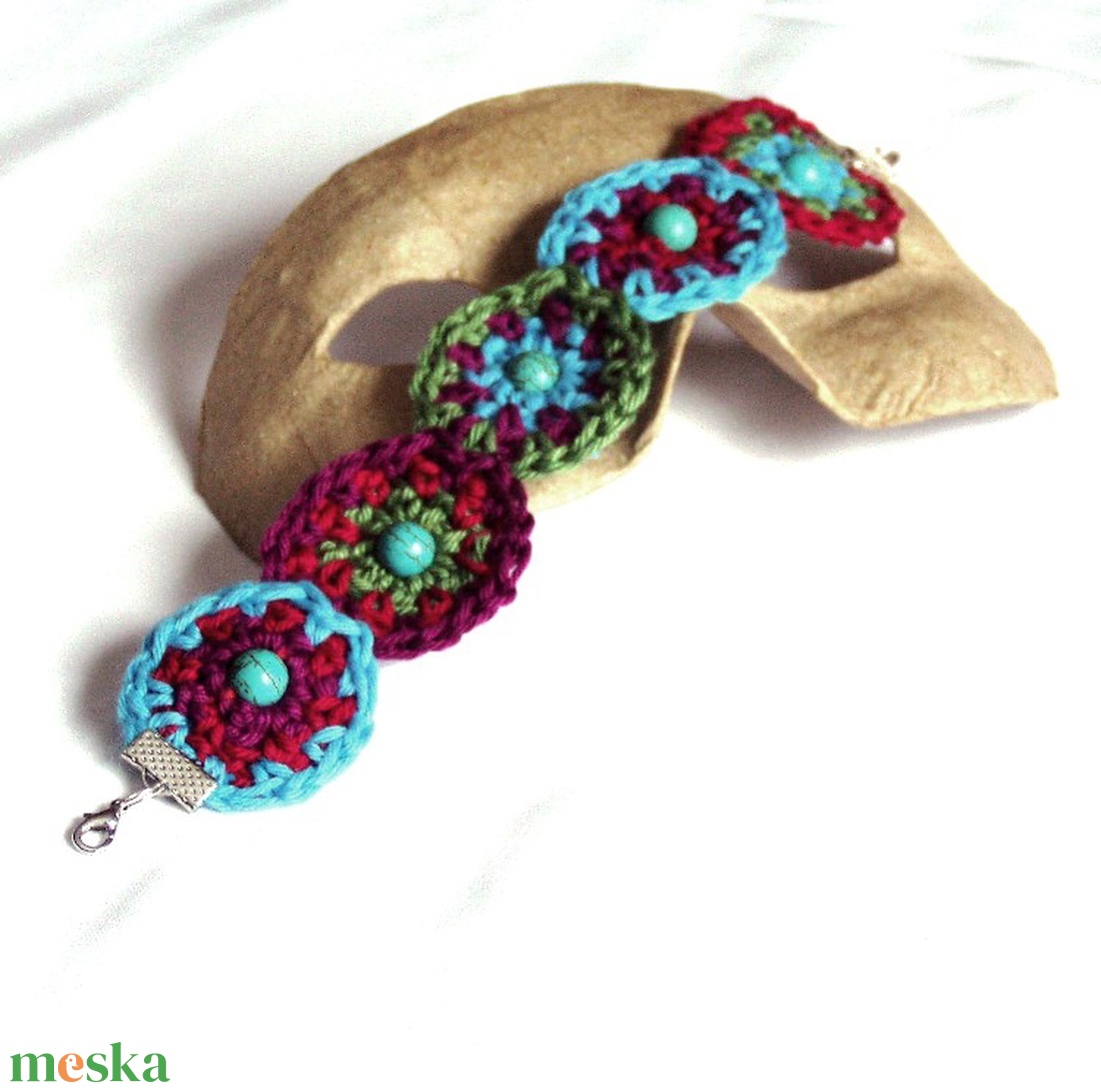 Szivárvány bohém horgolt karkötő II. - ékszer - karkötő - széles karkötő - Meska.hu