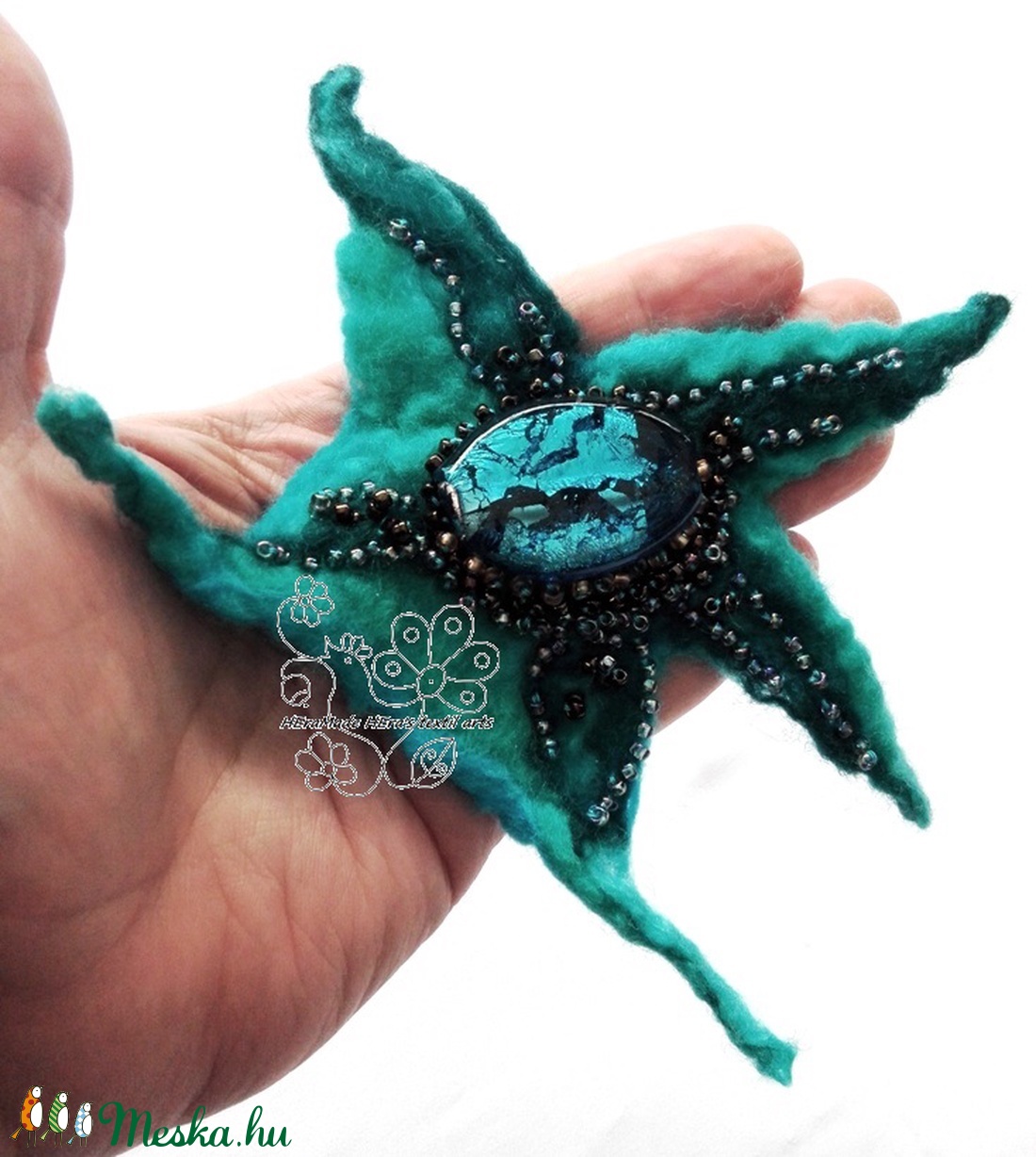 Türkiz zöld nemez kitűző bross hajékszer gyöngyökkel - ékszer - kitűző és bross - kitűző - Meska.hu Türkiz zöld nemez kitűző bross hajékszer gyöngyökkel - ékszer - kitűző és bross - kitűző - Meska.hu