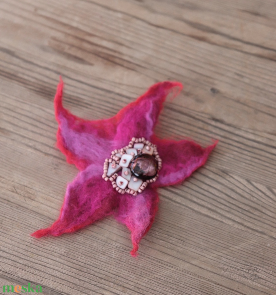 Pink nemez kitűző óriás bross hajékszer gyöngyökkel - ékszer - kitűző és bross - kitűző - Meska.hu Pink nemez kitűző óriás bross hajékszer gyöngyökkel - ékszer - kitűző és bross - kitűző - Meska.hu
