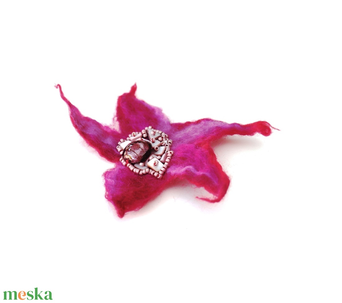 Pink nemez kitűző óriás bross hajékszer gyöngyökkel - ékszer - kitűző és bross - kitűző - Meska.hu Pink nemez kitűző óriás bross hajékszer gyöngyökkel - ékszer - kitűző és bross - kitűző - Meska.hu