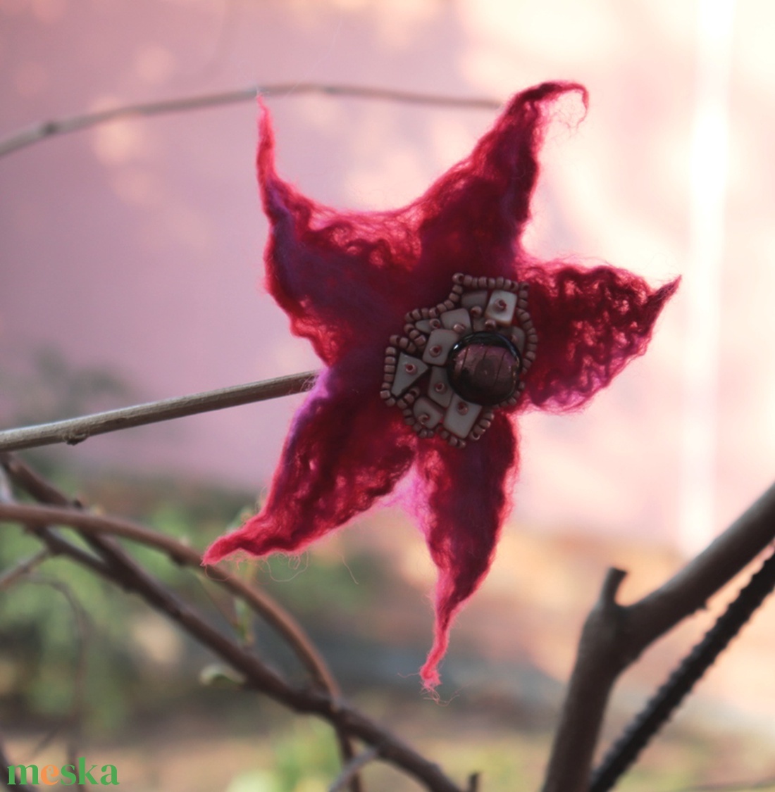 Pink nemez kitűző óriás bross hajékszer gyöngyökkel - ékszer - kitűző és bross - kitűző - Meska.hu Pink nemez kitűző óriás bross hajékszer gyöngyökkel - ékszer - kitűző és bross - kitűző - Meska.hu