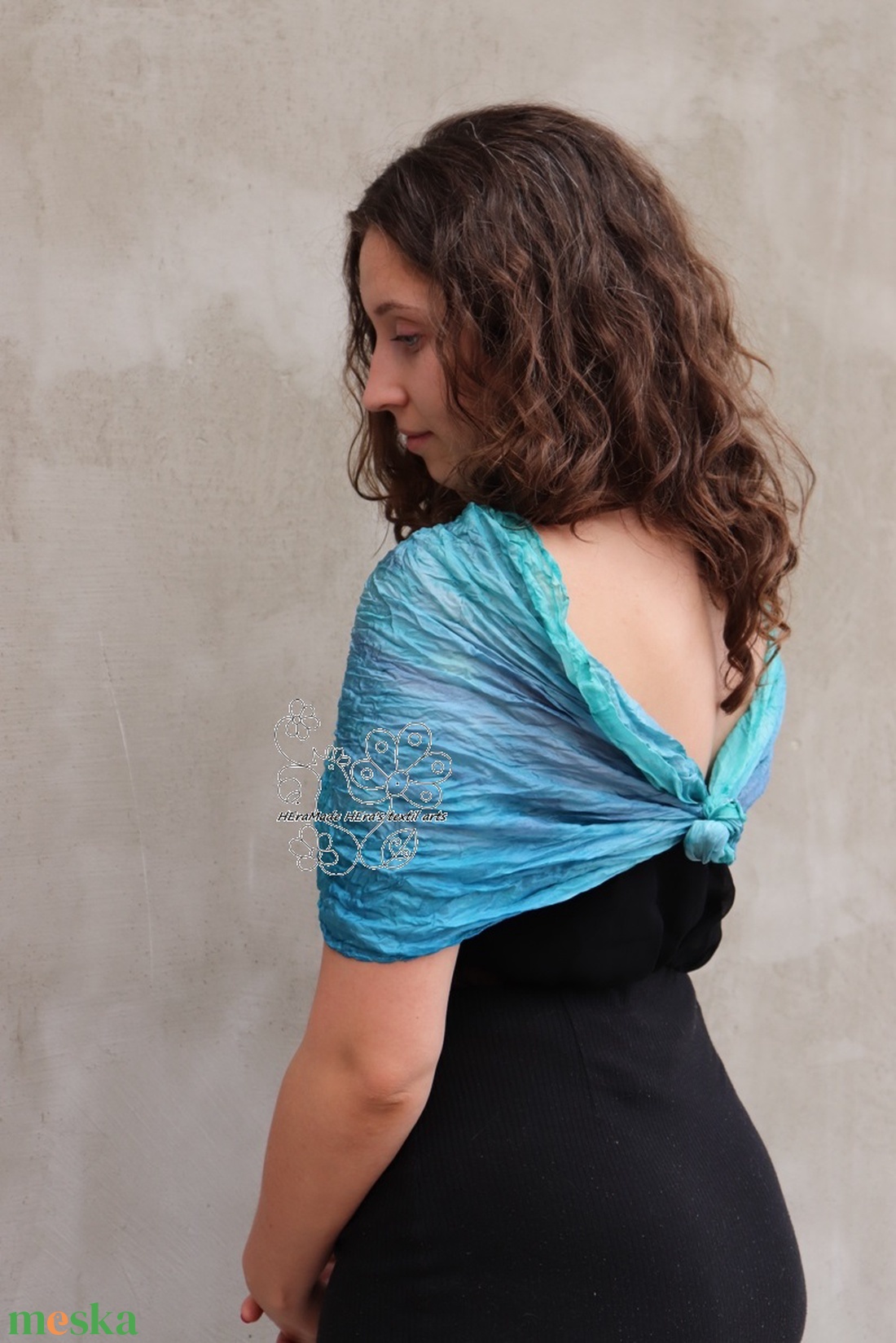 Türkiz möbiusz sál, ombre ráncos gyűrt hernyóselyem sál, kepp - ruha & divat - sál, sapka, kendő - vállkendő - Meska.hu