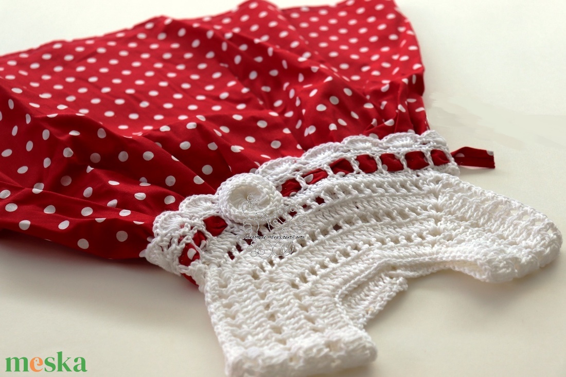 Piros fehér pöttyös ruha horgolt mellrésszel - ruha & divat - babaruha & gyerekruha - keresztelő ruha - Meska.hu