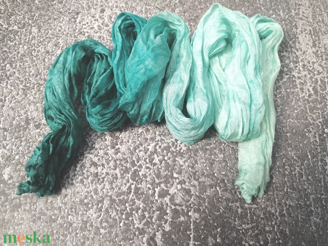 Lagúna hosszú sál gyűrt  zöld - világos türkiz - ruha & divat - sál, sapka, kendő - sál - Meska.hu