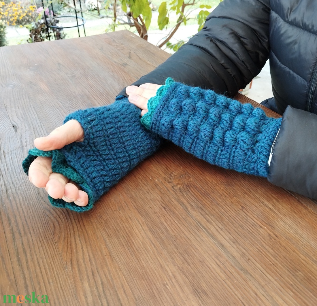 Horgolt türkizkék boho női kézmelegítő kesztyű puha meleg 100% gyapjúból - ruha & divat - sál, sapka, kendő - kesztyű - Meska.hu Horgolt türkizkék boho női kézmelegítő kesztyű puha meleg 100% gyapjúból - ruha & divat - sál, sapka, kendő - kesztyű - Meska.hu