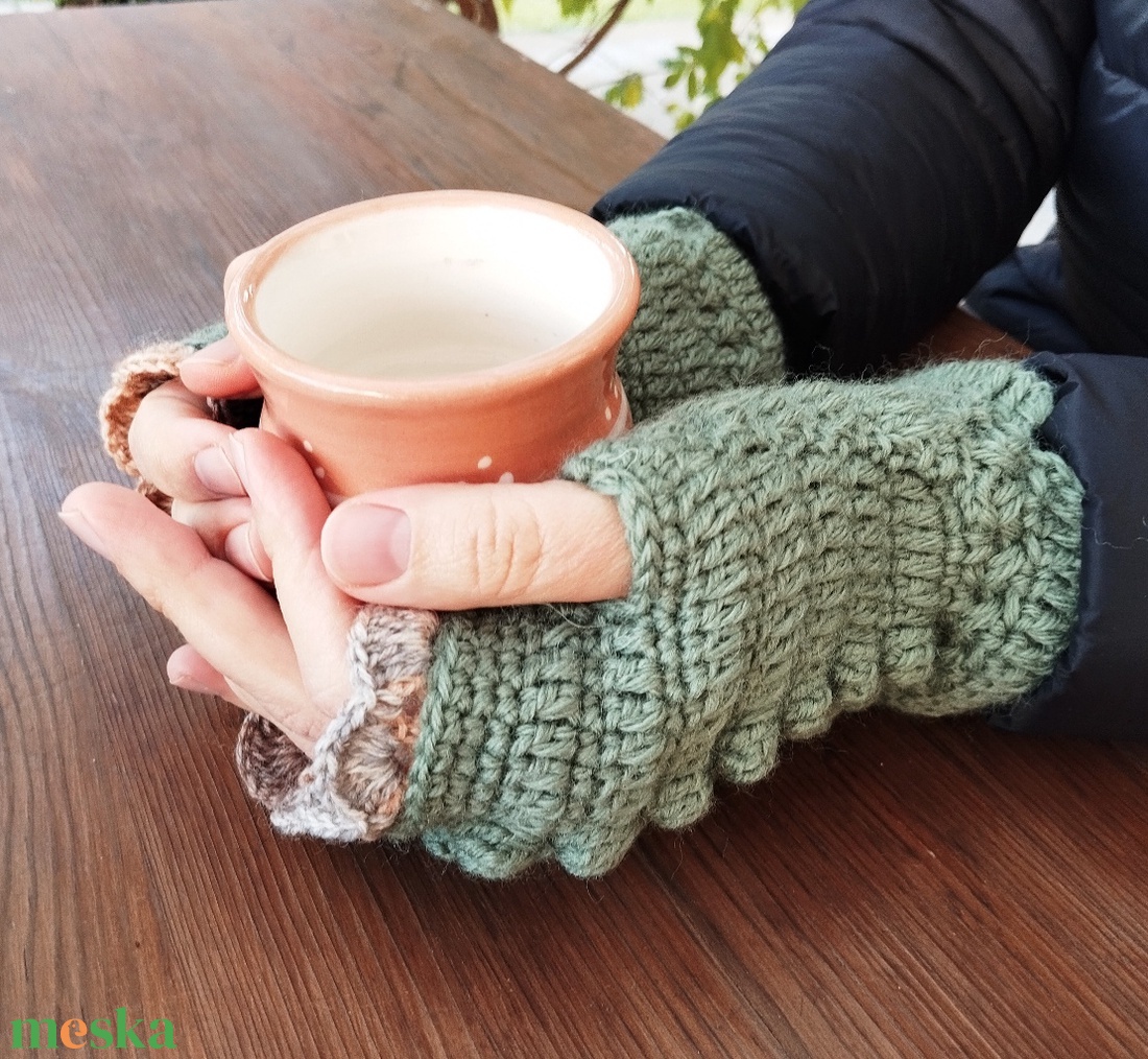 Horgolt menta boho női kézmelegítő kesztyű puha meleg 100% gyapjúból - ruha & divat - sál, sapka, kendő - kesztyű - Meska.hu Horgolt menta boho női kézmelegítő kesztyű puha meleg 100% gyapjúból - ruha & divat - sál, sapka, kendő - kesztyű - Meska.hu