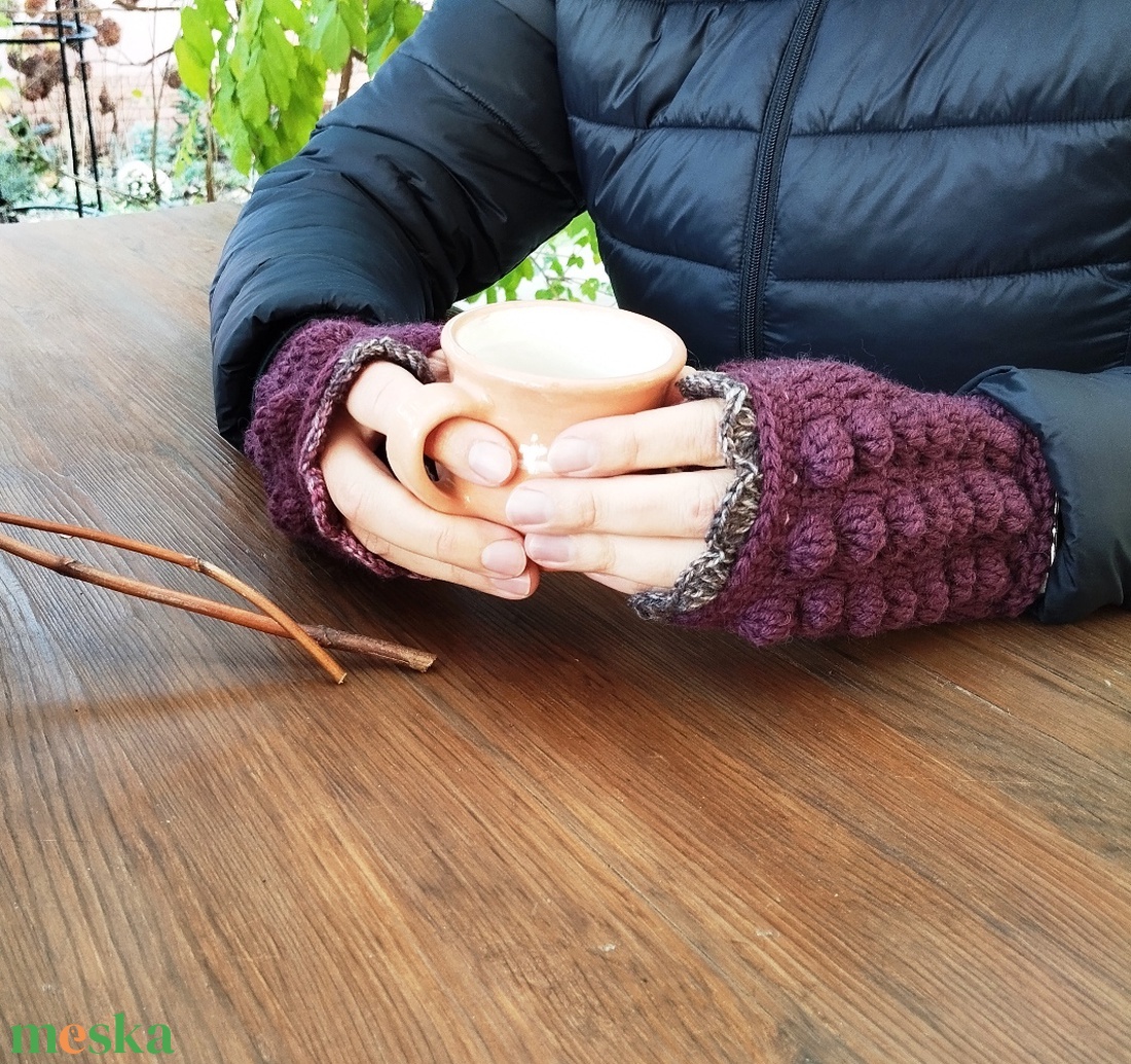 Horgolt padlizsán boho női kézmelegítő kesztyű puha meleg 100% gyapjúból - ruha & divat - sál, sapka, kendő - kesztyű - Meska.hu