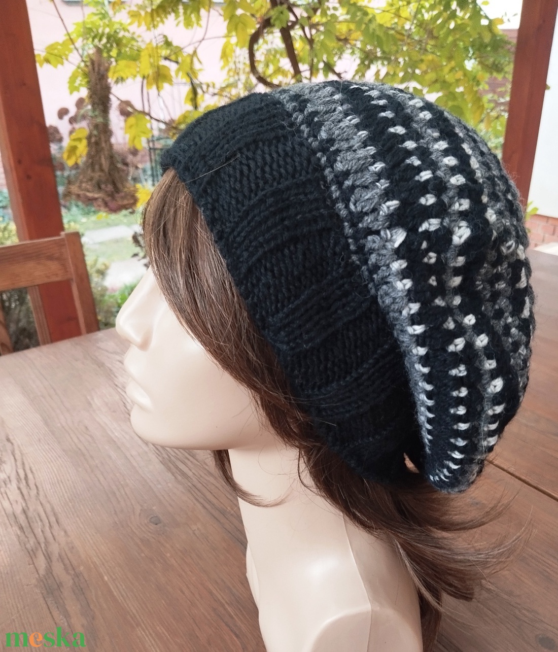Fekete szürke laza női barett sapka horgolt boho slouchy öko gyapjúból - ruha & divat - sál, sapka, kendő - sapka - Meska.hu