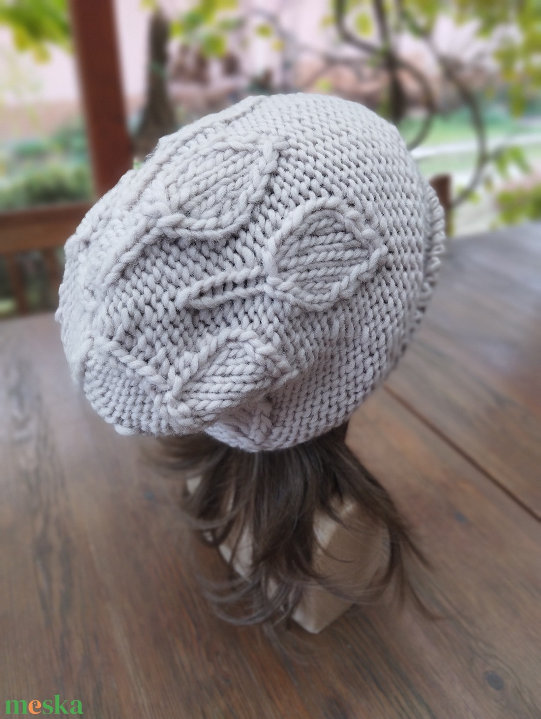 Bézs leveles vastag öko gyapjú női sapka kötött laza slouchy - ruha & divat - sál, sapka, kendő - sapka - Meska.hu