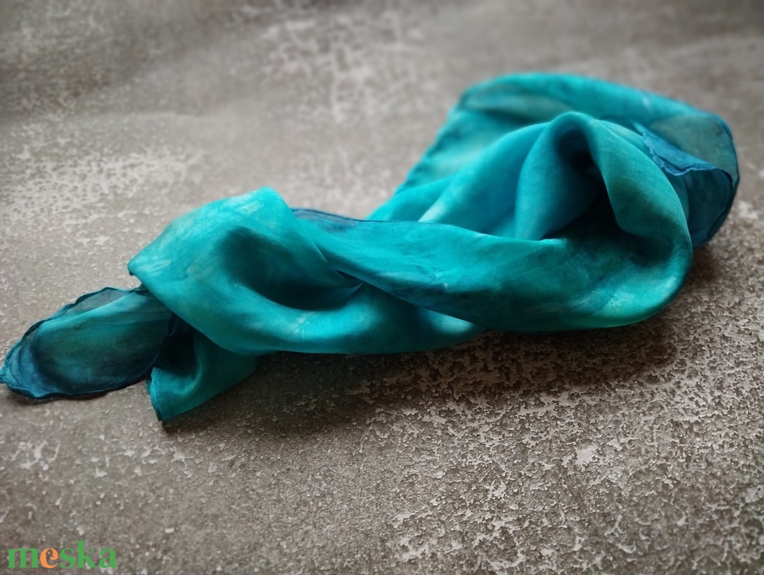Türkiz színátmenetes ombre hernyóselyem női kendő - ruha & divat - sál, sapka, kendő - sál - Meska.hu