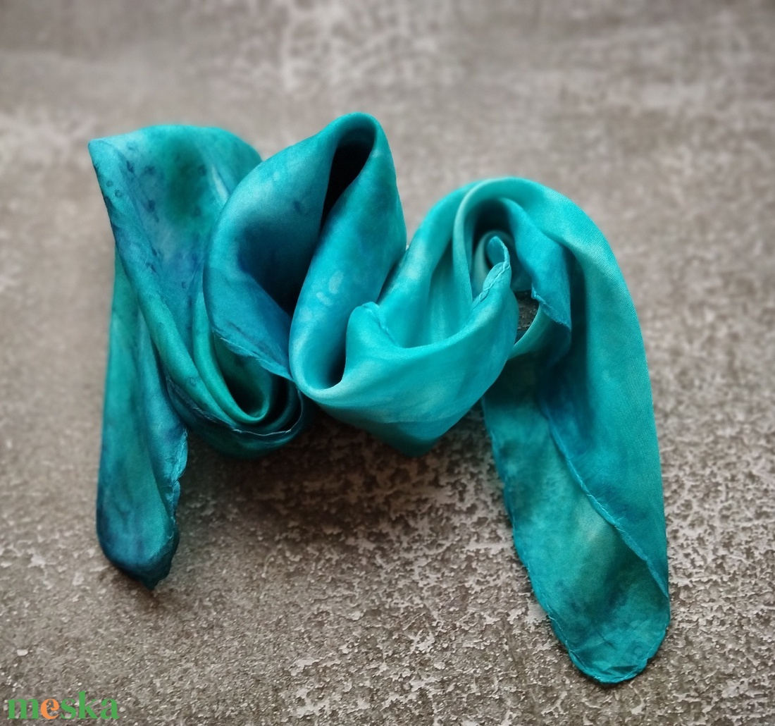 Türkiz színátmenetes ombre hernyóselyem női kendő - ruha & divat - sál, sapka, kendő - sál - Meska.hu