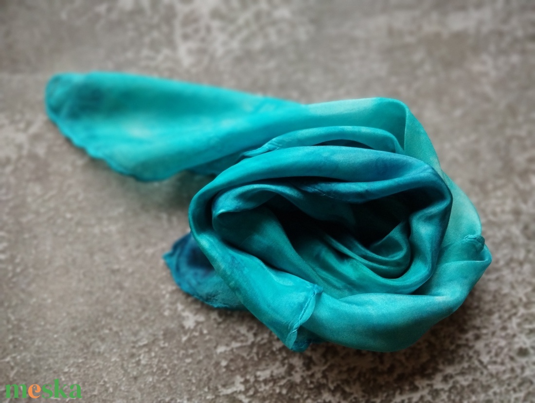 Türkiz színátmenetes ombre hernyóselyem női kendő - ruha & divat - sál, sapka, kendő - sál - Meska.hu