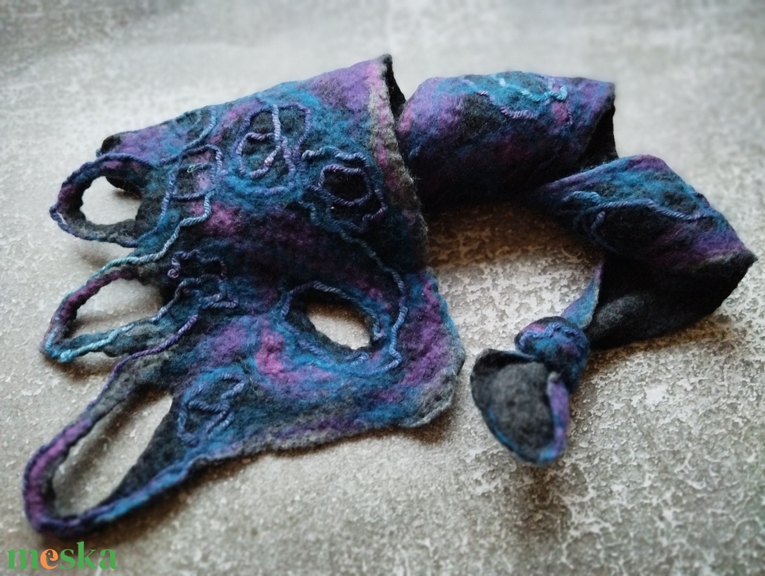 Nemezelt nyakmelegítő hosszú gyapjú sál loop rojtokkal sötétkék - ruha & divat - sál, sapka, kendő - sál - Meska.hu