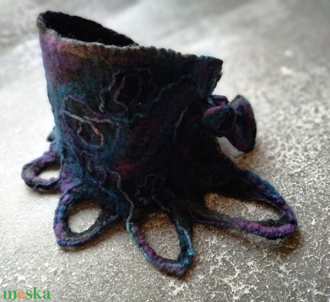 Nemezelt nyakmelegítő hosszú gyapjú sál loop rojtokkal sötétkék - ruha & divat - sál, sapka, kendő - sál - Meska.hu