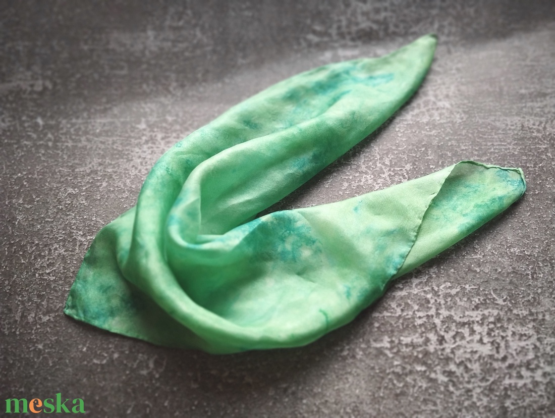 Pisztácia márványos hernyóselyem női mini kendő - ruha & divat - sál, sapka, kendő - sál - Meska.hu