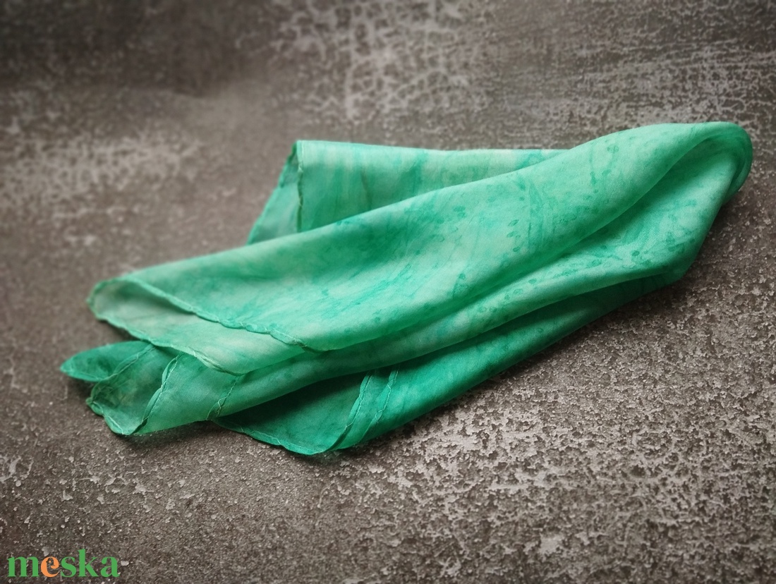 Smaragd zöld színátmenetes ombre hernyóselyem női kendő - ruha & divat - sál, sapka, kendő - sál - Meska.hu