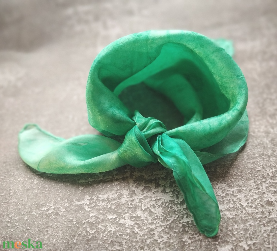 Smaragd zöld színátmenetes ombre hernyóselyem női kendő - ruha & divat - sál, sapka, kendő - sál - Meska.hu