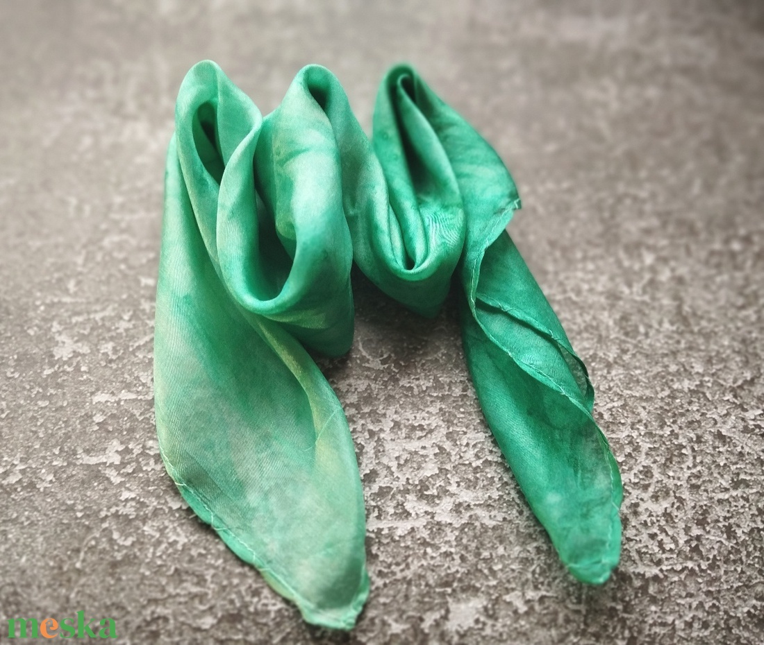 Smaragd zöld színátmenetes ombre hernyóselyem női kendő - ruha & divat - sál, sapka, kendő - sál - Meska.hu