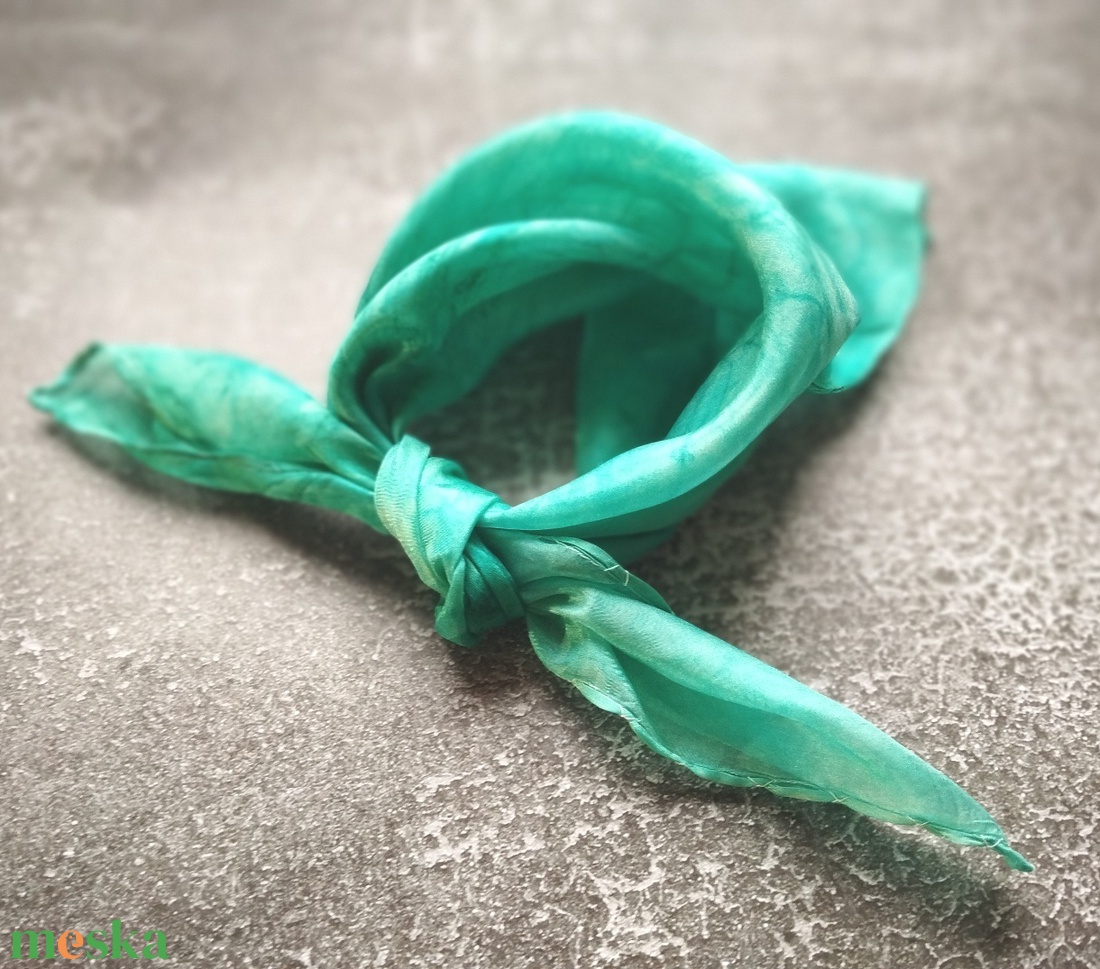 Zöldes kék színátmenetes ombre hernyóselyem női kendő - ruha & divat - sál, sapka, kendő - sál - Meska.hu