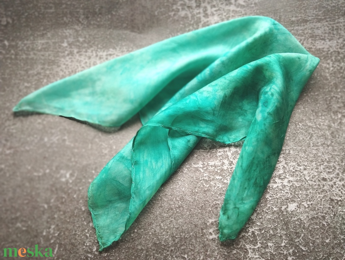 Zöldes kék színátmenetes ombre hernyóselyem női kendő - ruha & divat - sál, sapka, kendő - sál - Meska.hu