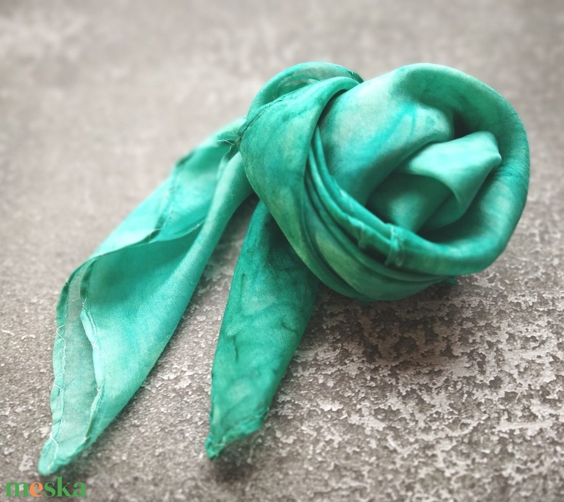 Zöldes kék színátmenetes ombre hernyóselyem női kendő - ruha & divat - sál, sapka, kendő - sál - Meska.hu