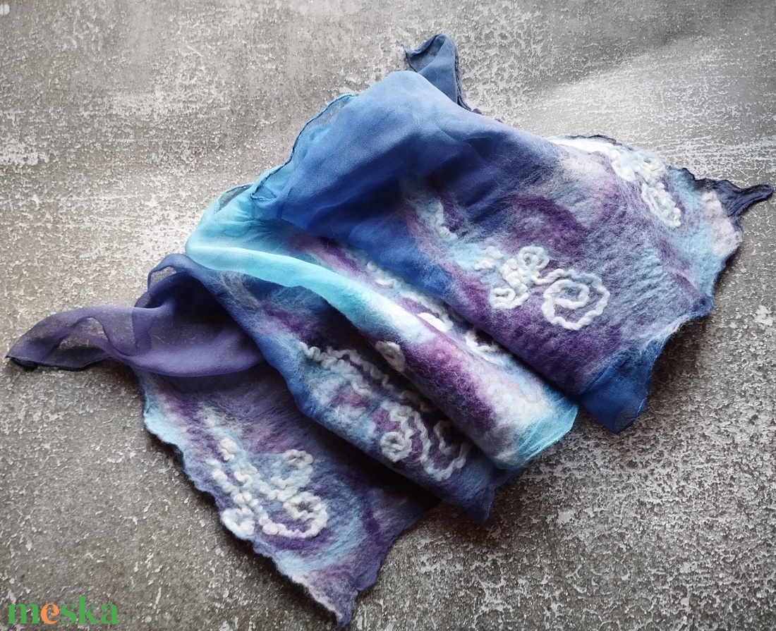 Liláskék csigavonalas selyem gyapjú nuno nemez sál - ruha & divat - sál, sapka, kendő - stóla - Meska.hu