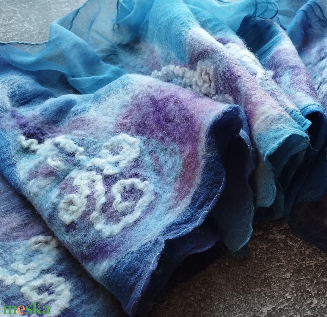 Liláskék csigavonalas selyem gyapjú nuno nemez sál - ruha & divat - sál, sapka, kendő - stóla - Meska.hu