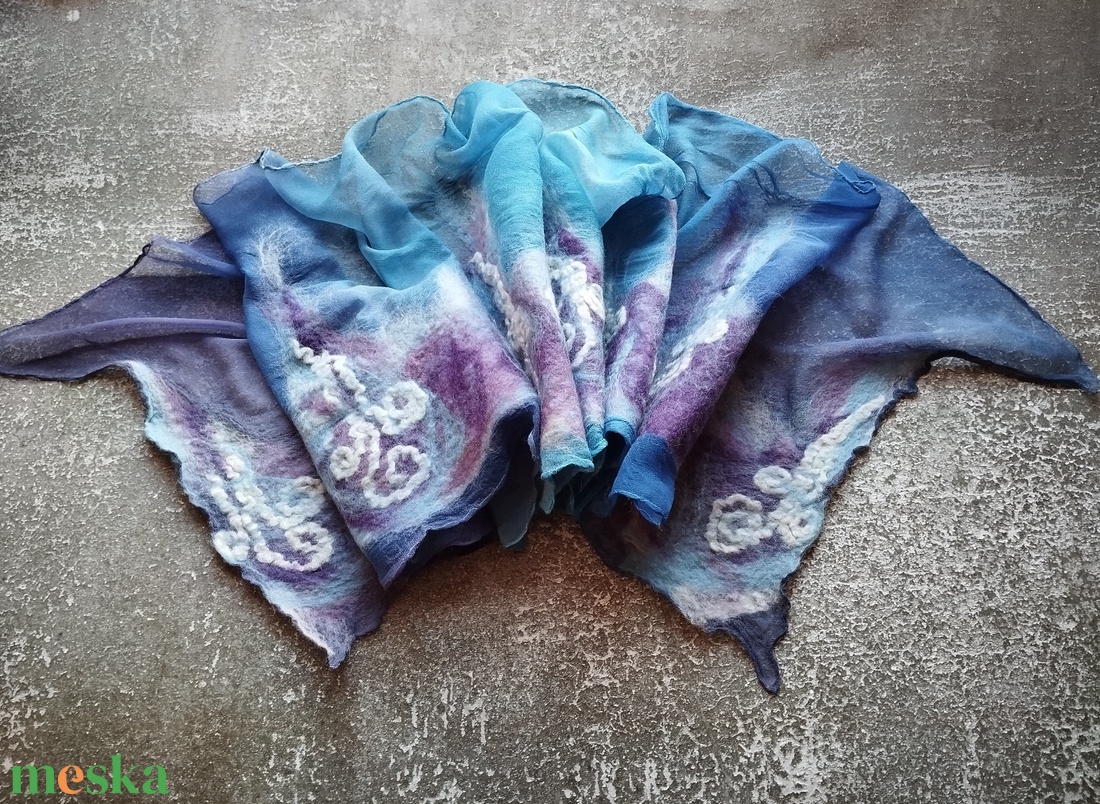 Liláskék csigavonalas selyem gyapjú nuno nemez sál - ruha & divat - sál, sapka, kendő - stóla - Meska.hu