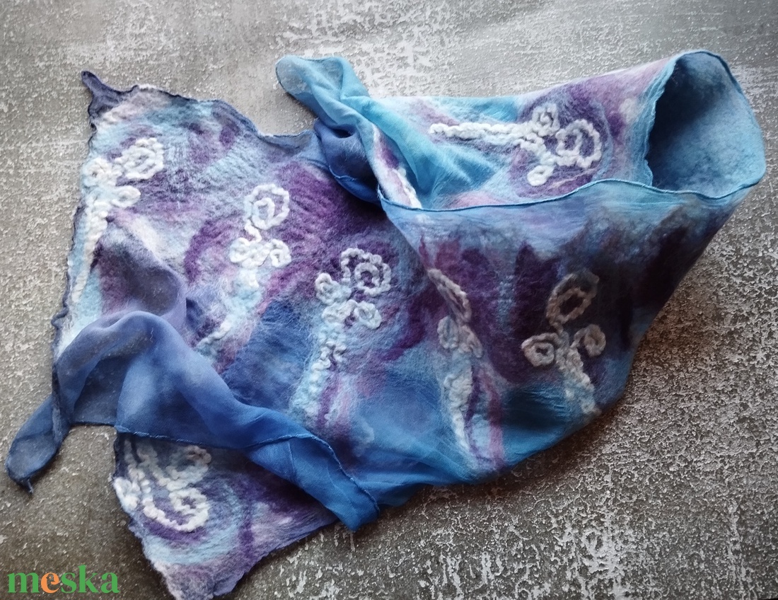 Liláskék csigavonalas selyem gyapjú nuno nemez sál - ruha & divat - sál, sapka, kendő - stóla - Meska.hu