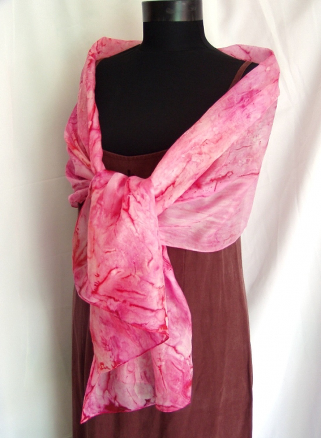 Málnahab LEFOGLALVA hernyóselyem stóla -  - Meska.hu