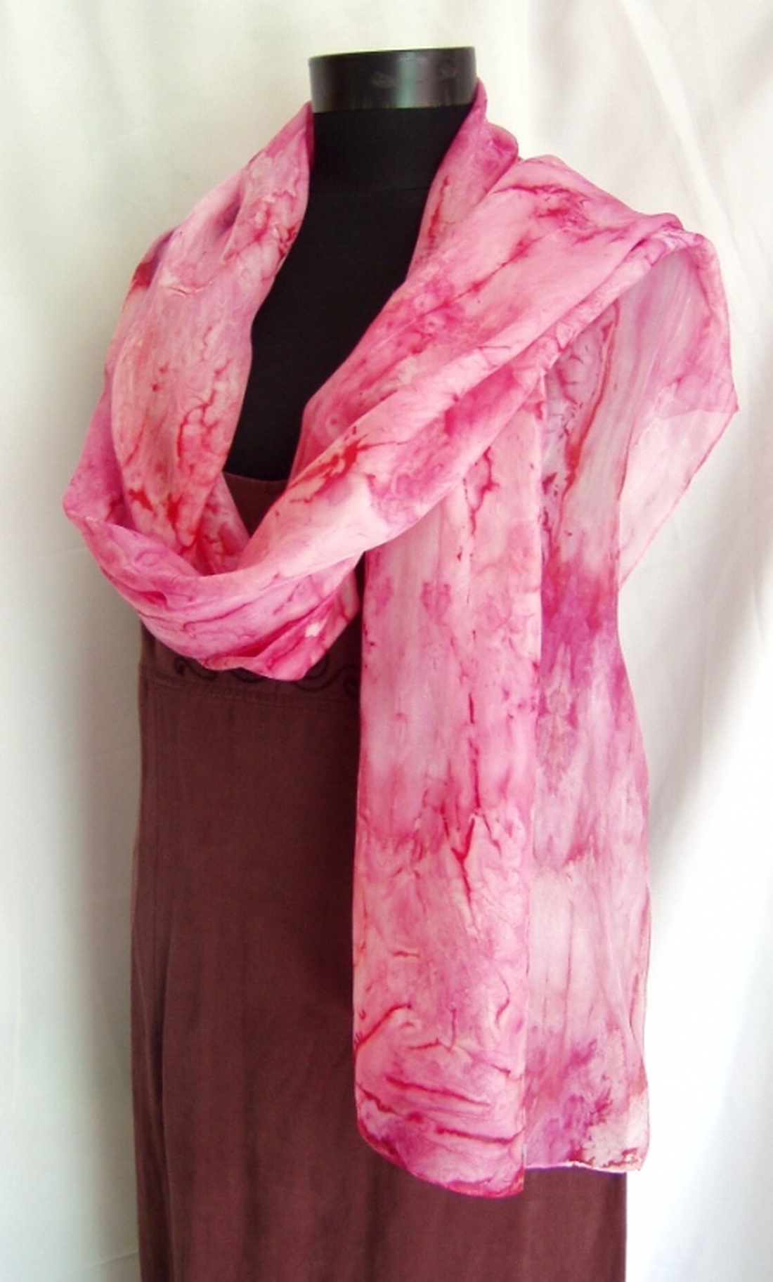 Málnahab LEFOGLALVA hernyóselyem stóla -  - Meska.hu