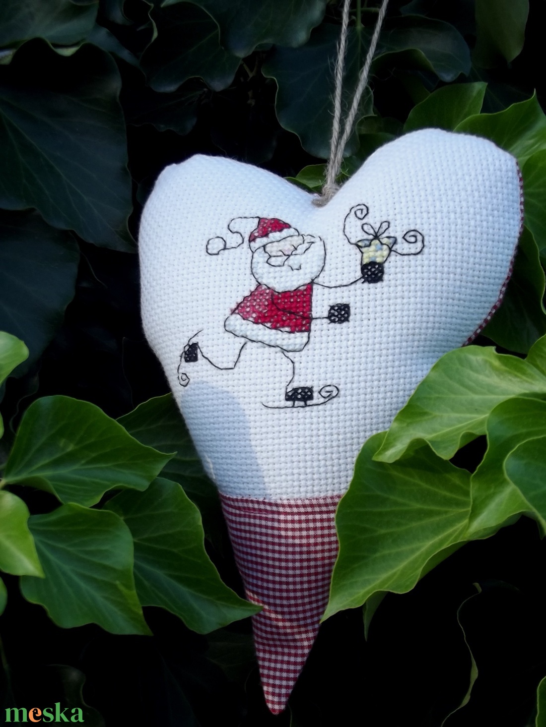 SKATIN' SANTA. Szív alakú függődísz ajtóra/ablakra - karácsony - mikulás - mikulás beltéri dekoráció - Meska.hu SKATIN' SANTA. Szív alakú függődísz ajtóra/ablakra - karácsony - mikulás - mikulás beltéri dekoráció - Meska.hu