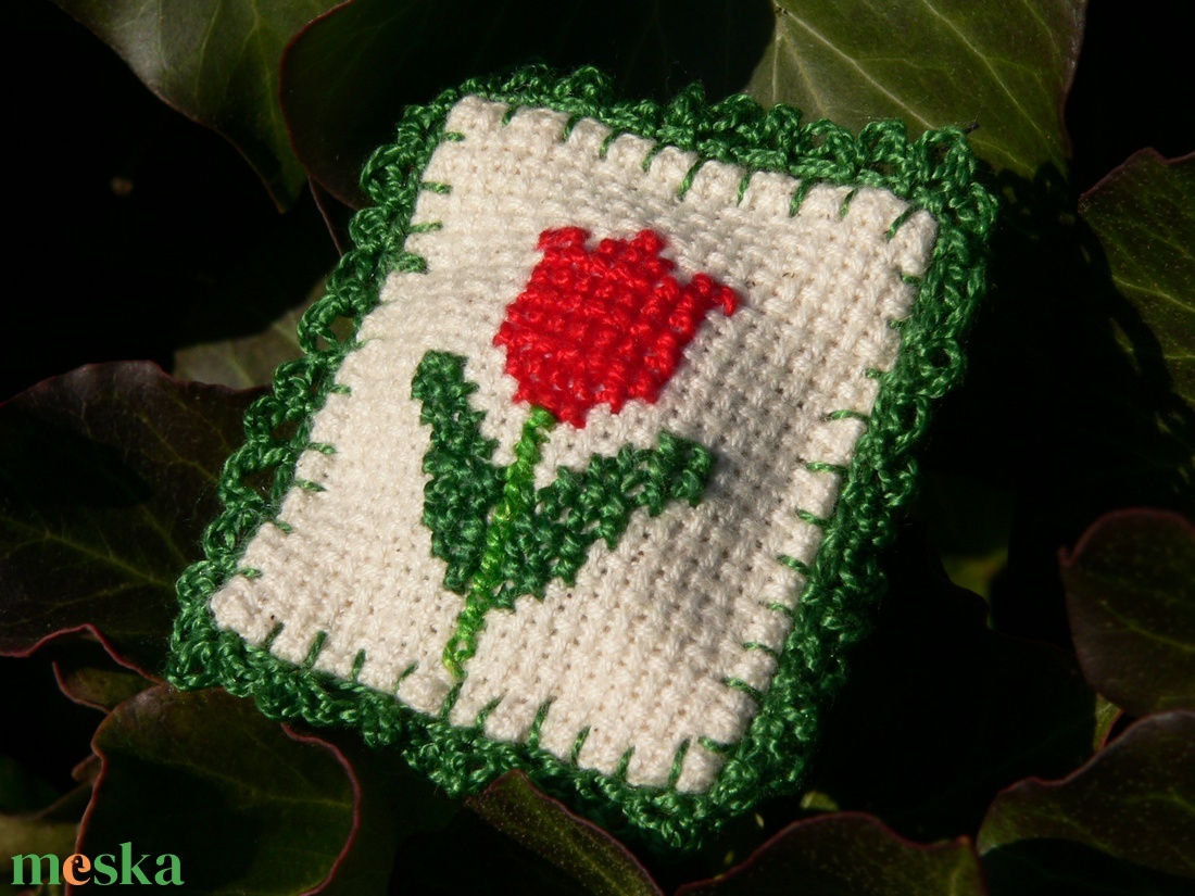 Tulipános kokárda (szögletes) - ékszer - kitűző és bross - kitűző - Meska.hu Tulipános kokárda (szögletes) - ékszer - kitűző és bross - kitűző - Meska.hu